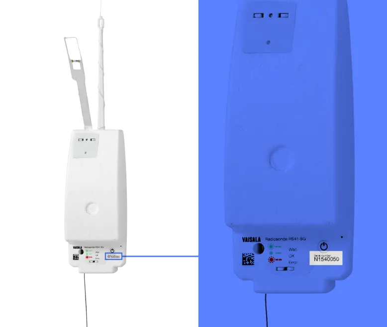 Image showing where to find the 8-digit code on one of our radiosondes. The image is divided in 2. The left side shows a white radiosonde. It's a roughly rectangular box standing on its short edge. An aerial and cables protrude from the top and bottom. At the lower end of the radiosonde is a control panel. A blue line extends to a close-up picture on the right side of this image. It shows the 8-digit code below the on-off button on the control panel.